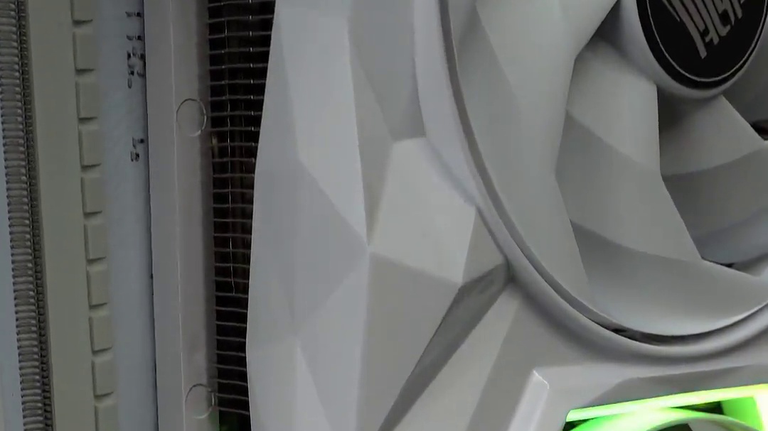 这款有人喜欢吗？开放式电脑主机。