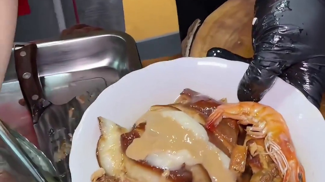 武汉老巷子里藏着一家汉派炖菜 老板给的份量也太多了啦