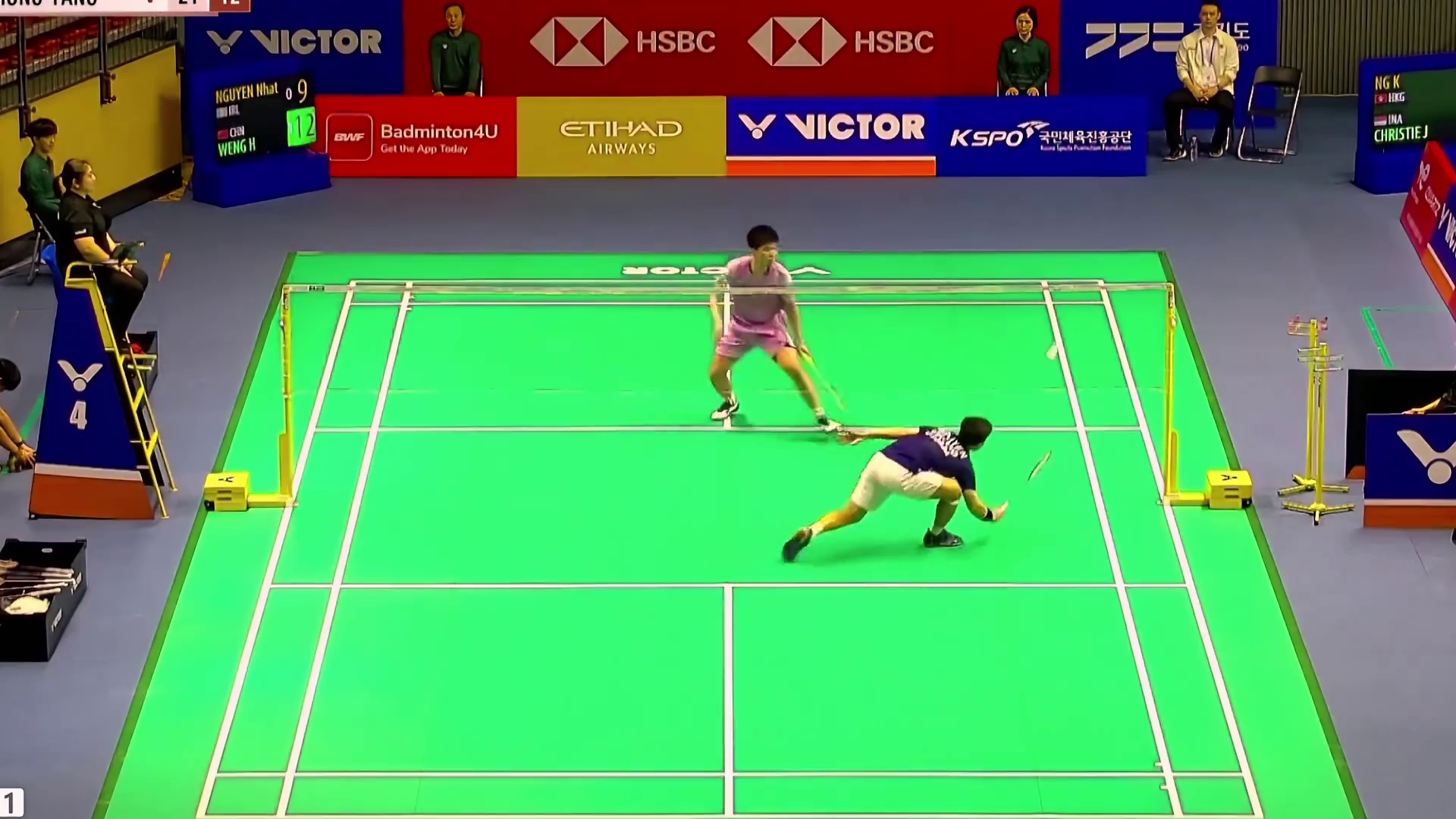 阮日一度将比分追平，翁泓阳加速进攻，拉开分差，以21-13锁定胜局