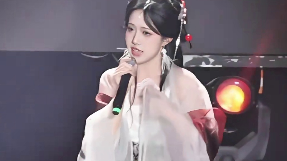 枯藤难宿昏鸦 轻雪藏不住风华..