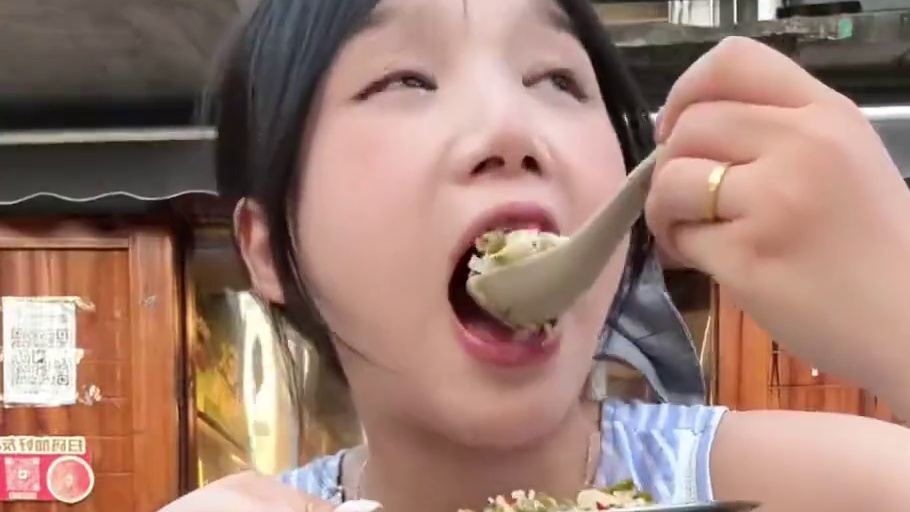 超有烟火气的地摊火锅！吃一顿完全没压力啊～ #寻味烟火气#胖墩墩地摊摊火锅#需要大声安利的烟火气美食