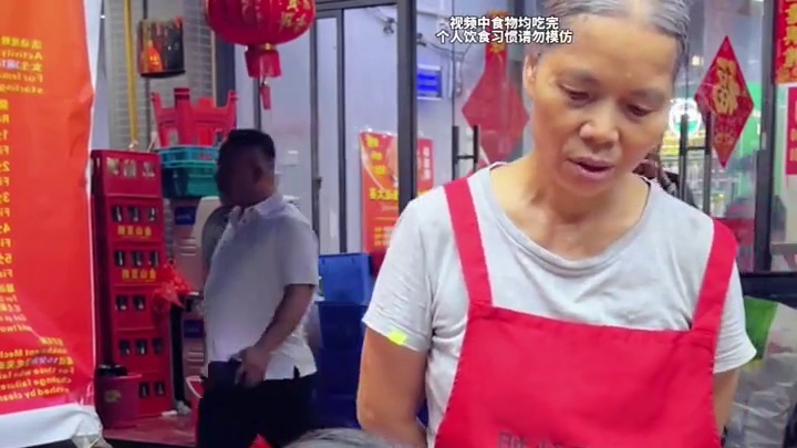 湖南帅哥轻松拿走6箱螺蛳粉~#螺蛳粉