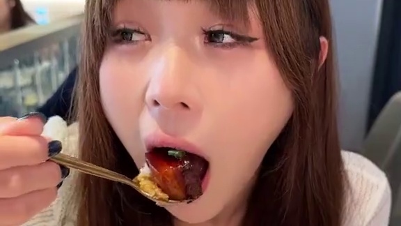 这口红烧肉真的值得我等它一个月！不愧是“一饭封神”了！ #国庆的好好吃饭清单 #好好吃饭大赛 #美食