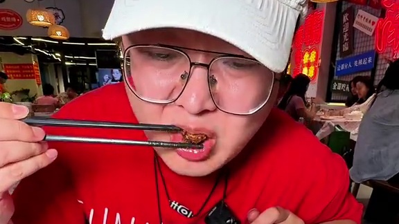 这家开在双楠的江西菜，真的是吃了一次就会爱上，几十块的套餐，真的就可以吃到呢