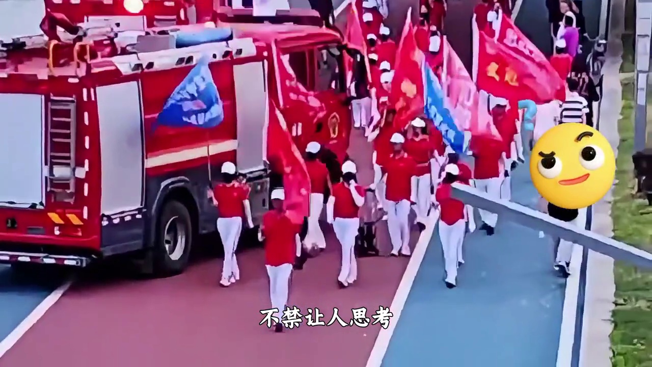 暴走团占道锻炼太危险！占机动车道还无视规则，违法又害人！ #子昂说车  #事故分析  #暴走团  #