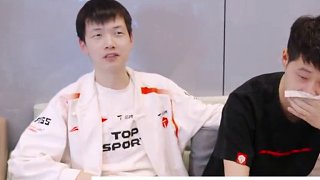 TES拿下全球總決賽門票，郭皓賽后淚灑現(xiàn)場 #TES戰(zhàn)勝IG  #2025LPL季后賽   #S15
