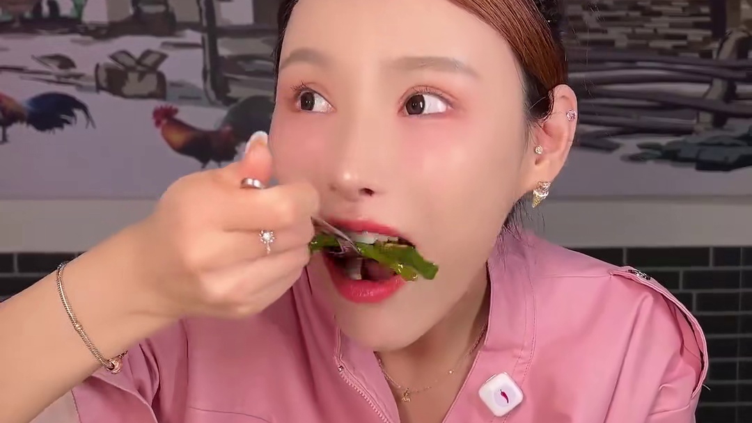 湖南爆辣湘菜铁人五项，遇见痛菜后我开辟了新的辣椒库！ 湘菜长沙当