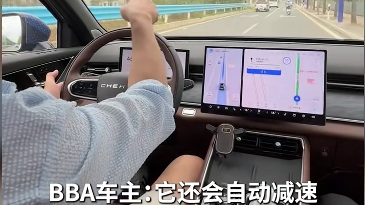 电车被智驾油车抢车位？这合理吗？