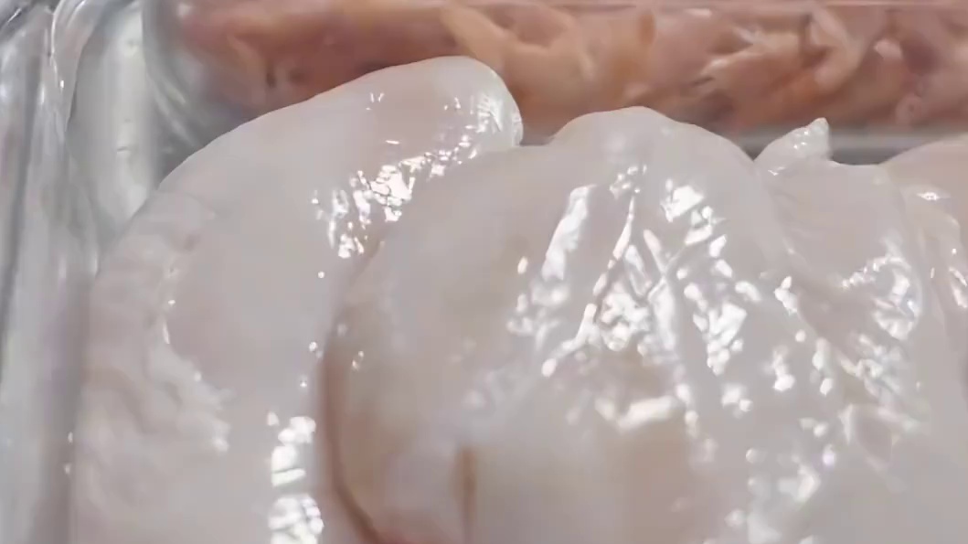 别管啦～本喵下一秒就要入职霸弗吃到爽！#BARF霸弗 #霸弗猫粮