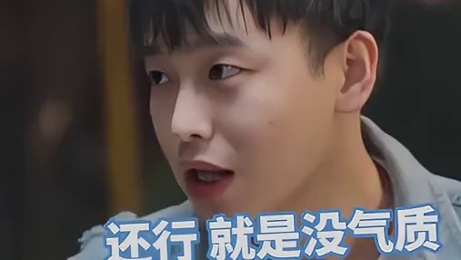 低情商：你气质一般。高情商：你这质感别人不敢有！黄老师VS彭彭，胜！