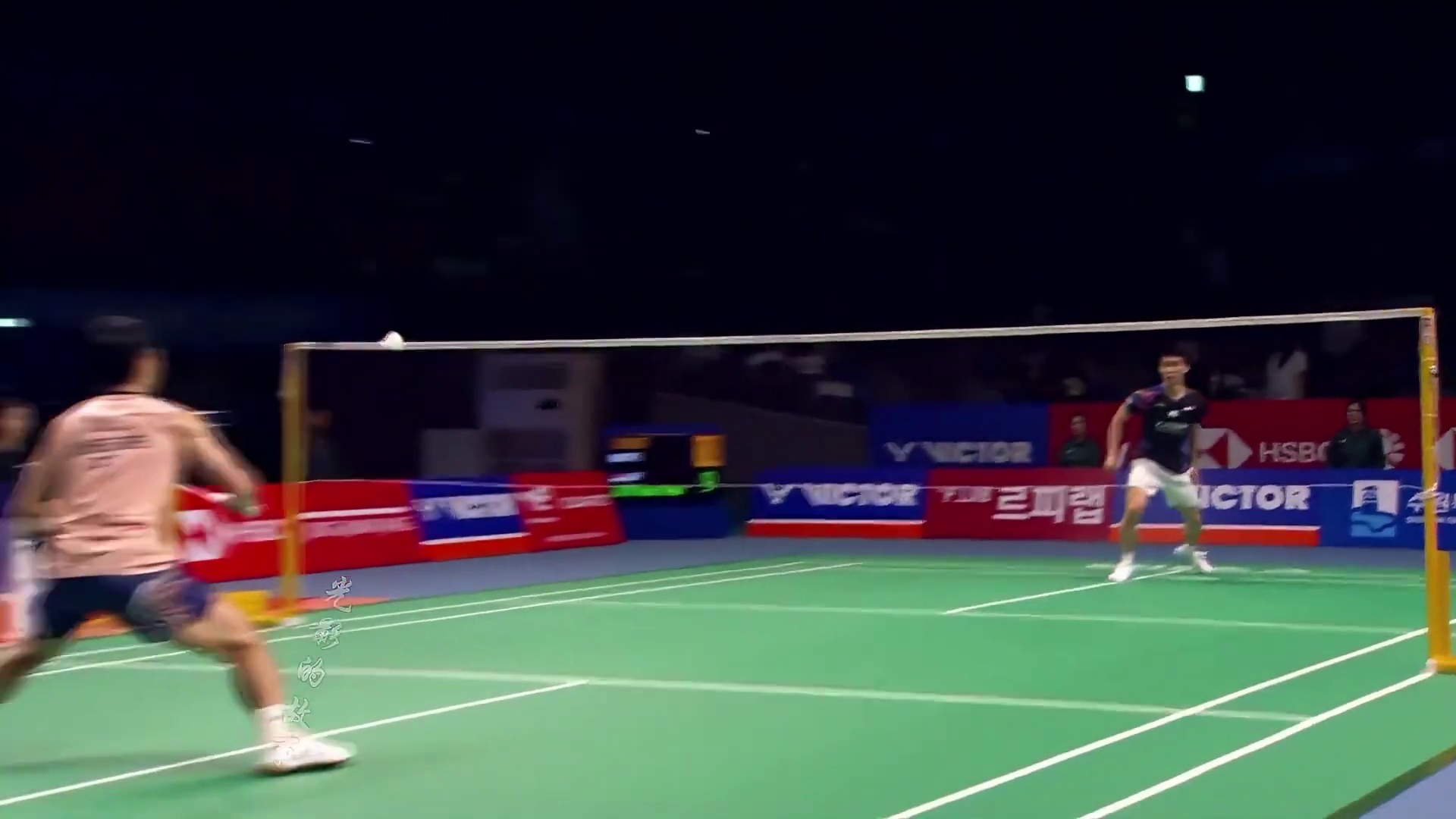 35岁跟快男拼速度和攻防！周天成离谱对攻拼赢骆建佑！ 35岁的周天成又一次创造了奇迹，两人在第一局拼