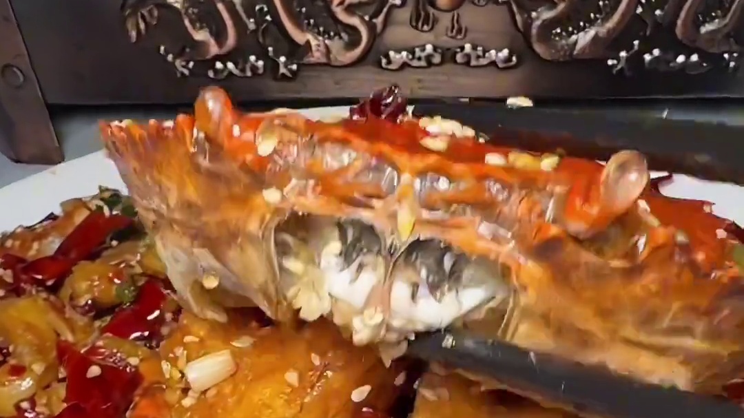 郫县的街边宵夜，烤鱼简直是一绝