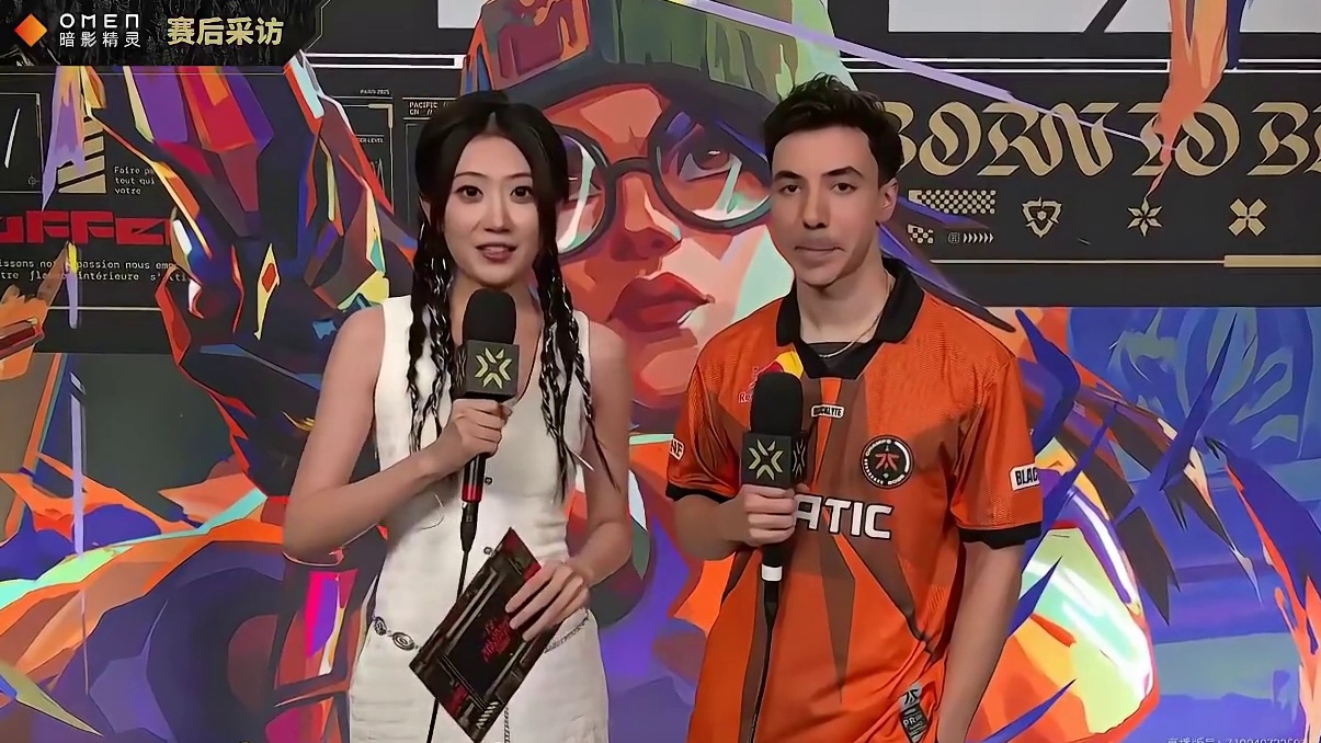 赛后采访crashies：我们团队氛围非常好，对于冠军奖杯势在必得