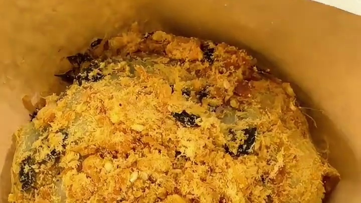 深圳街边10.9超大的芋泥肉松咸蛋黄麻糍，用料好扎实一口下去好满足