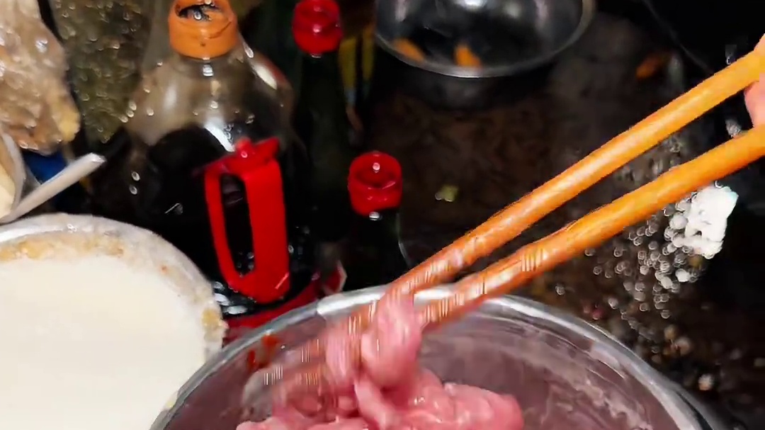 重庆老巷子里的鱼香肉丝面 18一份 现炒的浇头真的好香