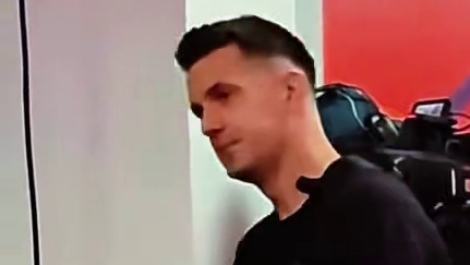 阿莫林领衔曼联球员抵达球场，迎战布伦特福德