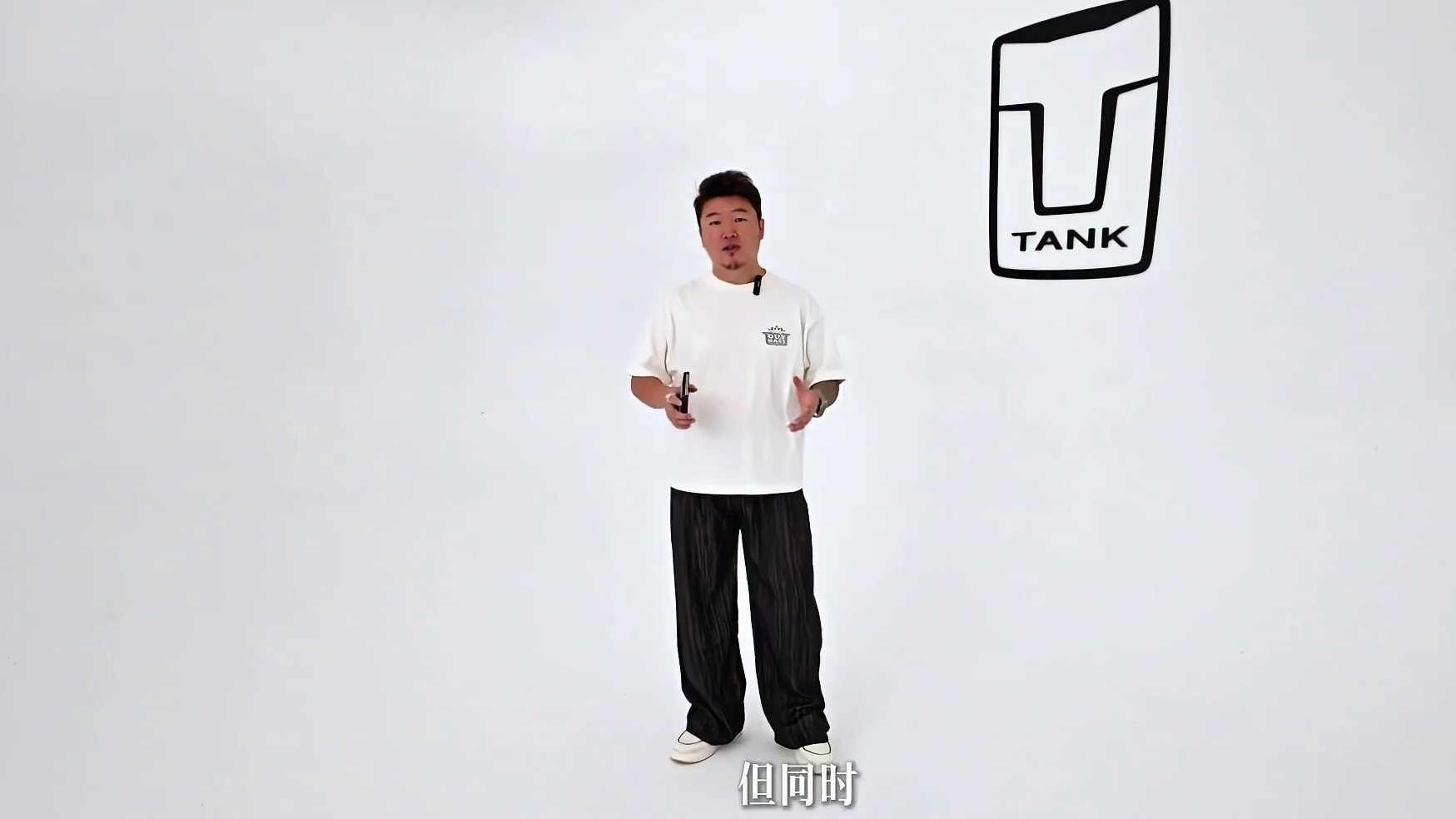 全新坦克400我摸完了。300、400和500大家都喜欢哪一个呢？我个人喜欢400，尤其是这个机甲风