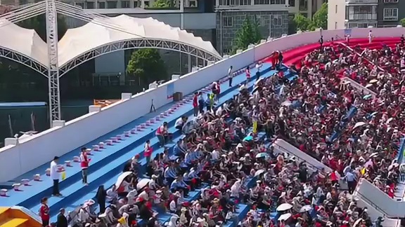 锁定今晚七点三十分奥援体育中心，川超广元队对决绵阳队看谁是赢家，广元加油绵阳雄起！#醉美广元 #足球