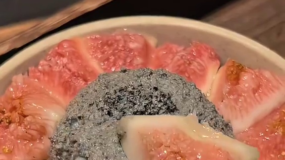 奖励你的好闺蜜请你吃一顿漂亮饭 #野果 #漂亮饭 #一个人逛吃成都美食 #秋日治愈系美食分享 #交出