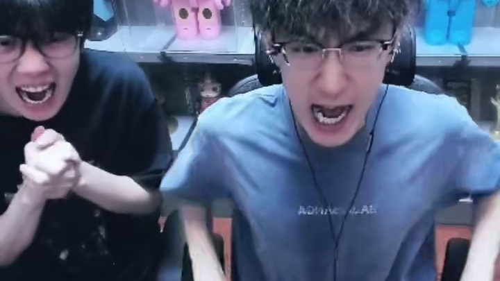 稀有玉佩切废了？蔡哥怒扇自己大耳光！ 