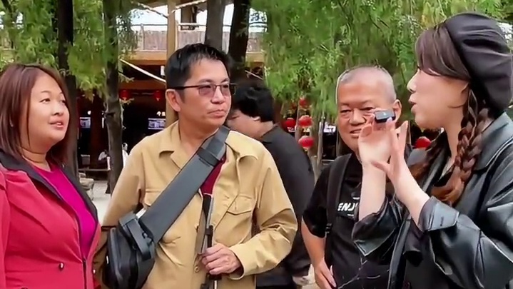 万岁山竟然已经火到国外了！？看看马来西亚游客来开封旅游是什么体验吧#开封#旅游#万岁山大宋武侠城 #