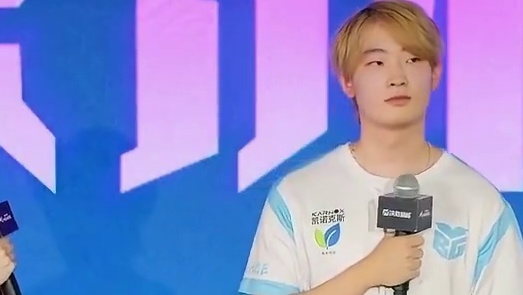 YBG的FishGod赛后接受采访表示现在攻守互换，想在决赛赢下DFYG，面对比赛奖金多多动力十足#