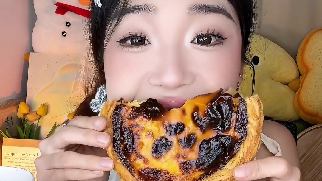 今天蛋挞汉堡吃过瘾了#太好吃了 #塔斯汀中国汉堡  #这也太好吃了 #蛋挞的神仙吃法