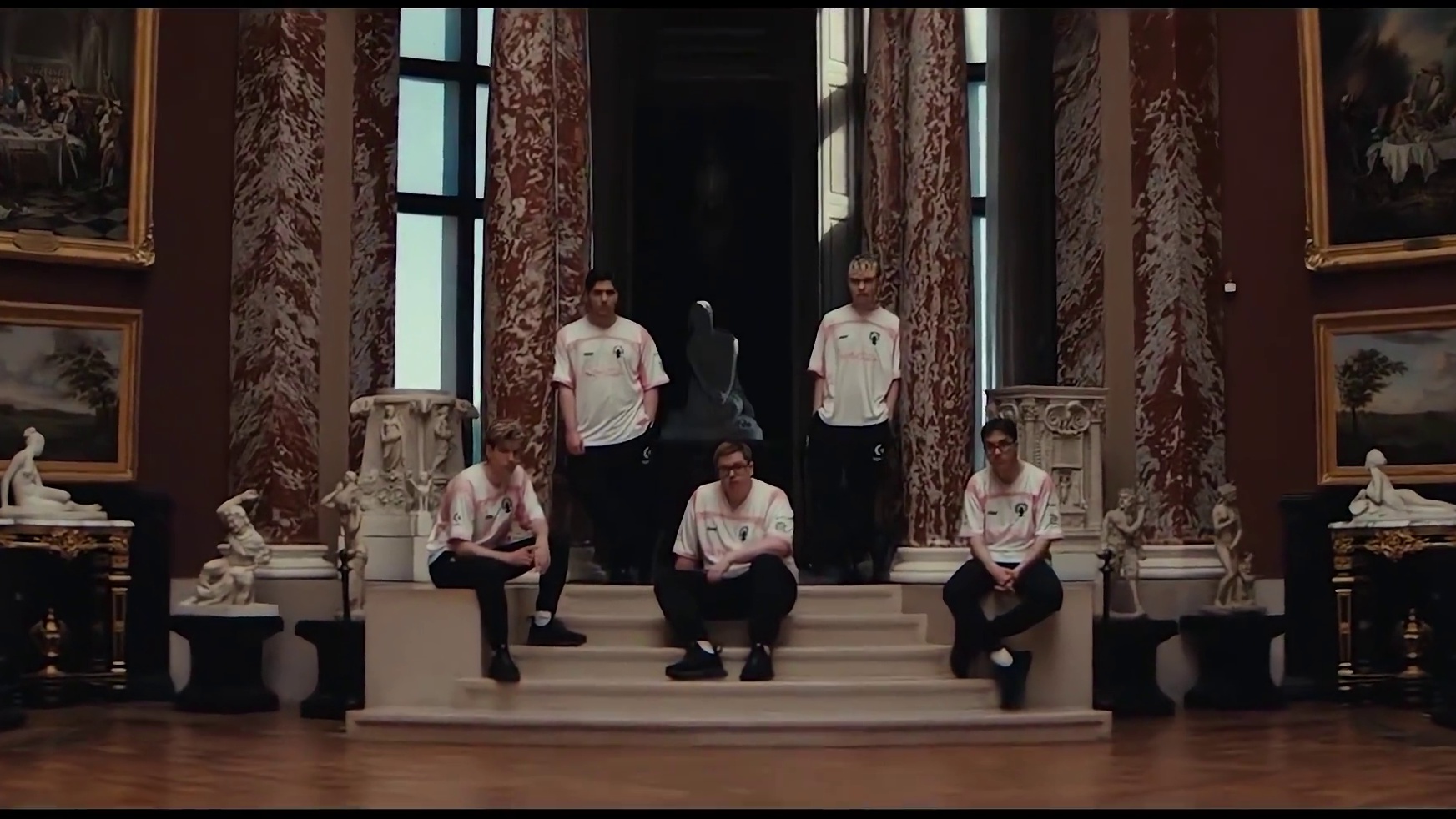 同室操戈 已无退路 | 无畏契约巴黎全球冠军赛 第十三日 宣传片 
两支队伍将在今天的比赛过后止步八