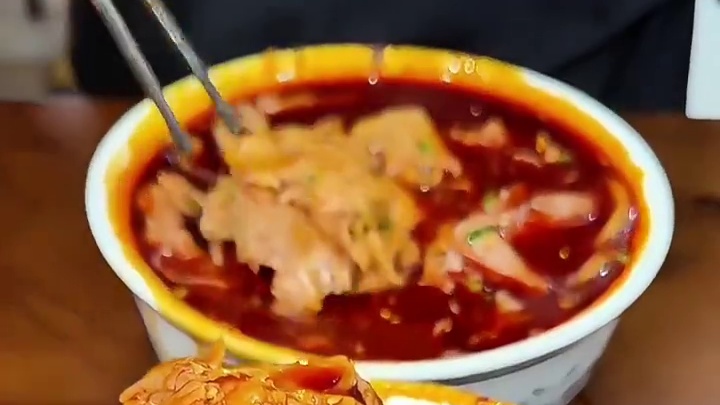 第一次吃到肉这么多的兰州牛肉面！