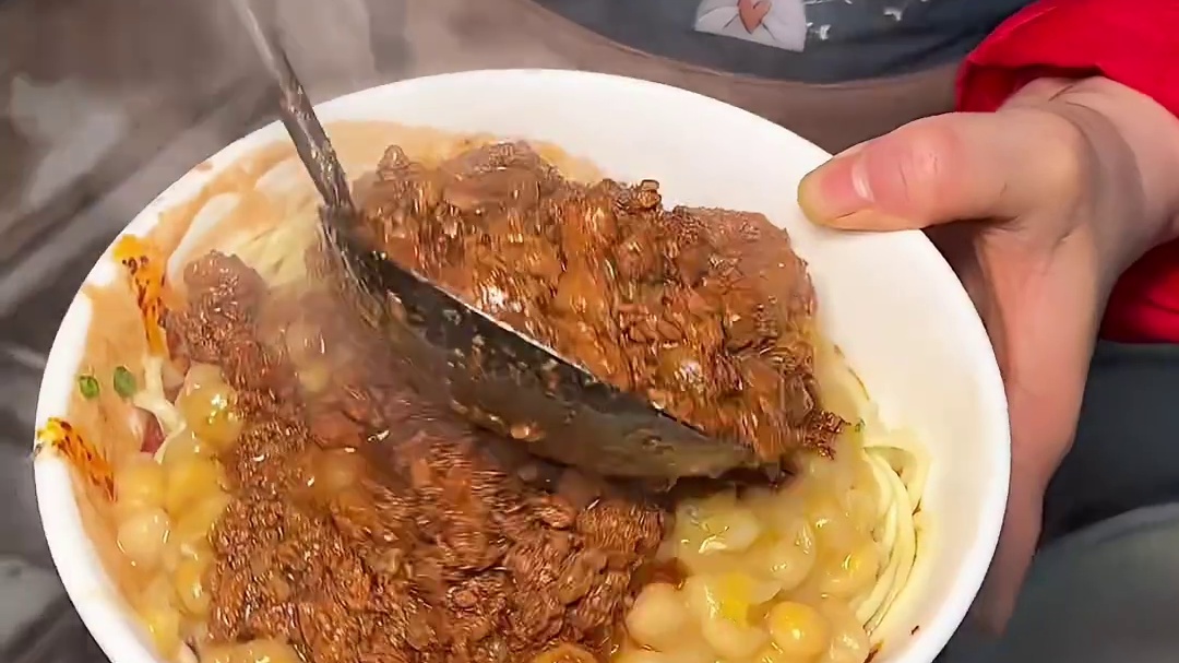 重庆街头黏糊糊的豌杂面太绝了！！