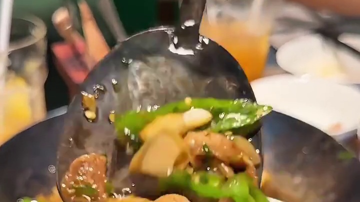 成都终于开了爆火的辣椒炒肉！湘菜真的是下饭神器！