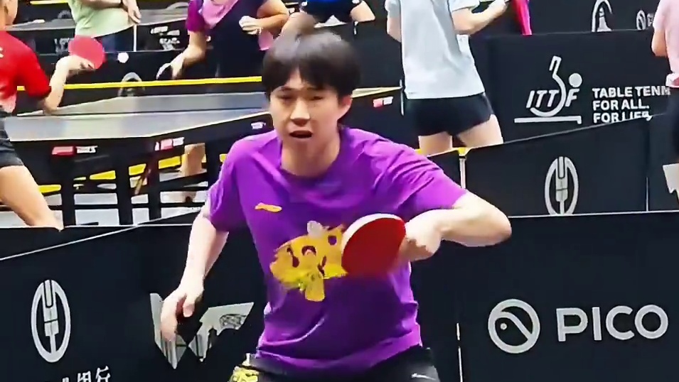 国乒适应场地训练，全力备战大满贯，比赛加油！