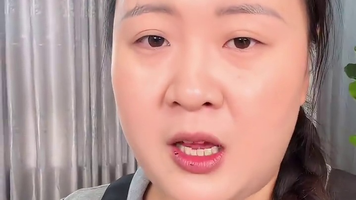 胖妹在北碚渝超主场场馆外请大家吃凉面了！