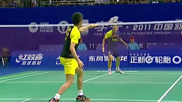 林丹在场上的自信好好给谌龙上了一课