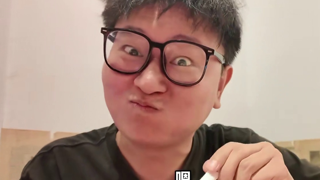 荆九爷 宁波超接地气的自贡菜荆九爷，靠一手爆炒三嫩吸引无数食客，谁能拒绝这一桌充满人间烟火气的下饭菜