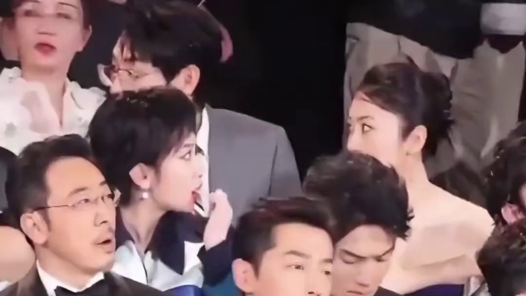 孙颖莎为何在衣标贴创可贴？当看到谢霆锋演唱会只喝无包装矿泉水，隐藏的细节博弈才真正浮现 #