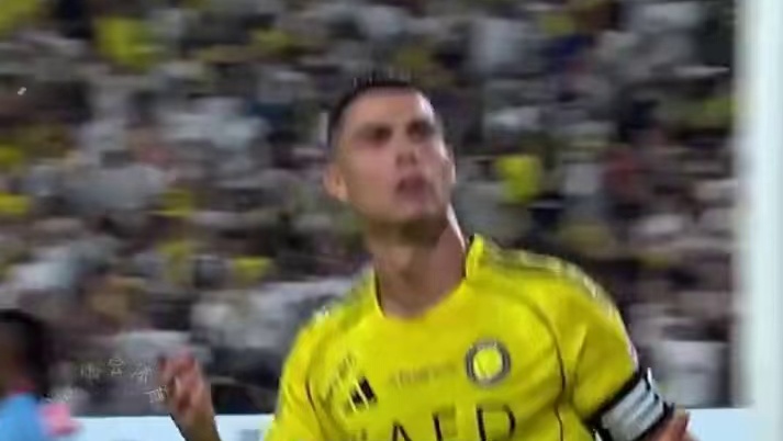 顶级射手的嗅觉！C罗鬼魅跑#足球