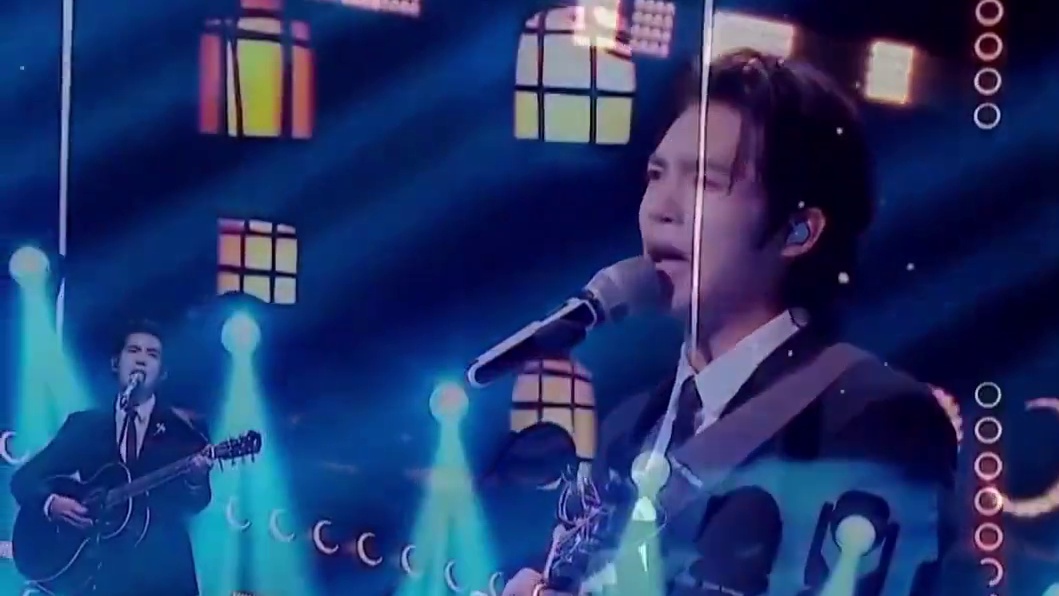 演唱电影《法内情》主题曲《亲