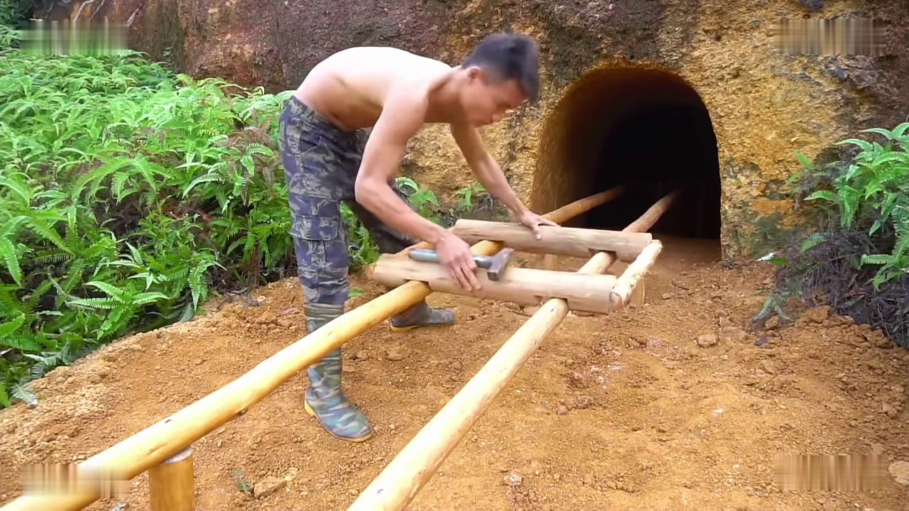 第1集：男人仅用三天时间，就徒手搭建带地暖的洞穴小屋