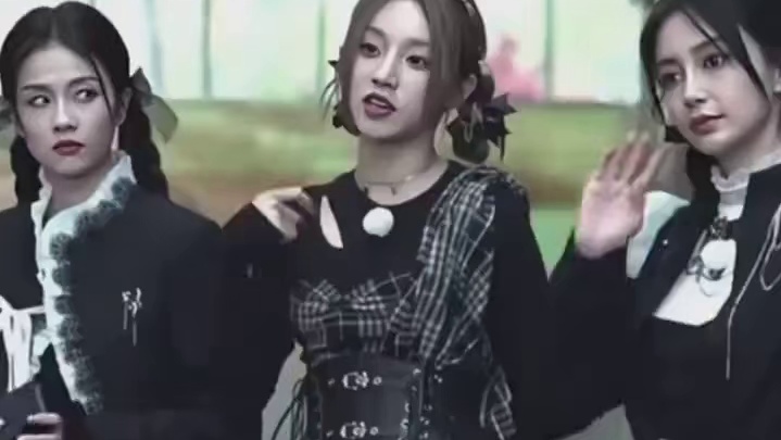 baby白鹿雨琦同框生图