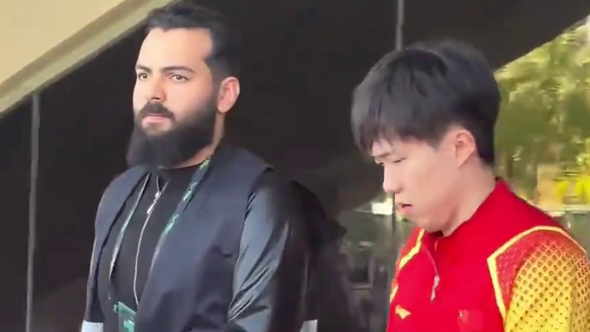 明明穿38码，为何吴艳妮却选择36码鞋？镜头扫到王楚钦孙颖莎不敢拍的全貌，原来是无声的勋章 #吴艳妮