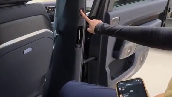 移动水晶宫，平价劳斯莱斯！极氪9X到店实拍！