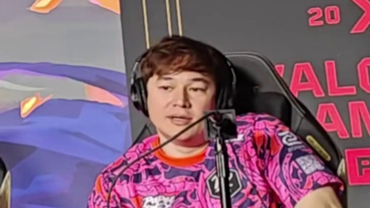 听到中文提问自然说起中文的alecks
中文媒体提问给今天的表现打分，润东：7分（中文）
#太讷了 