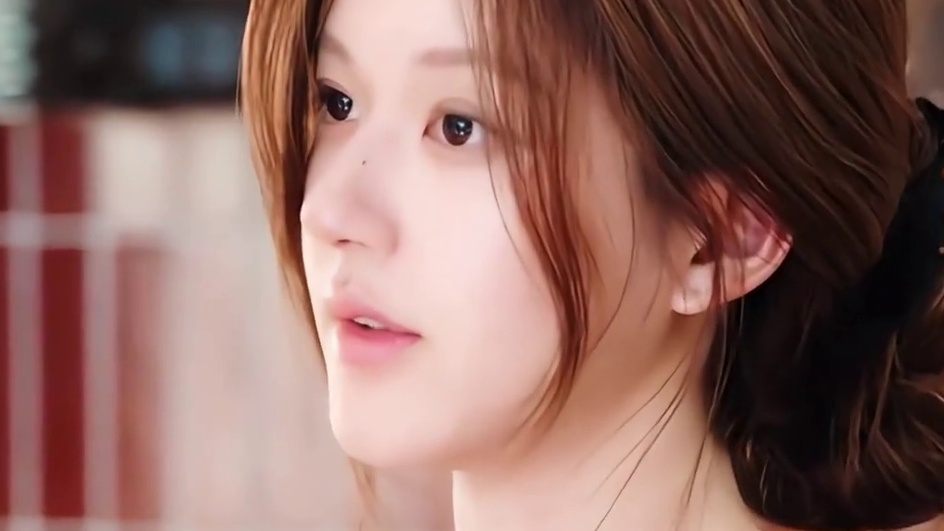 《许我耀眼》对乔妍的塑造，仿佛是一场脱离传统女二视角的全新叙事#许我耀眼 #原生家庭 #热播剧 #赵