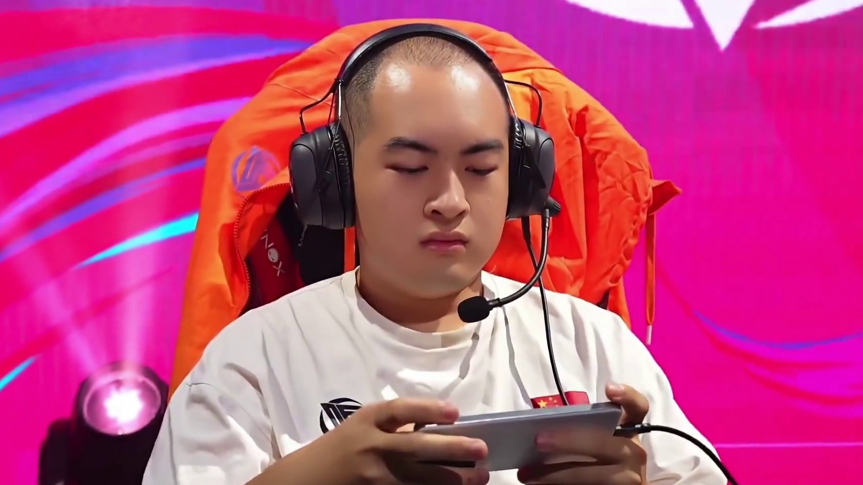 天下英雄犹如过江之鲫，赛场风云变幻，让我们在Stage 2继续见证他们的征途#决胜巅峰全球电竞 #决