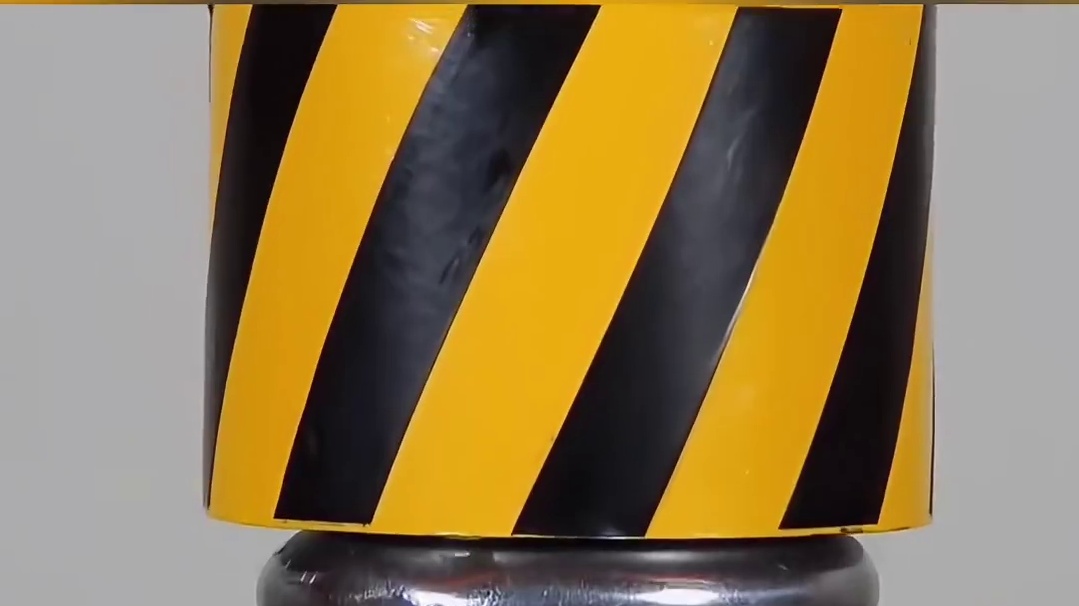 还有什么是液压机不能压碎的呢，应该找不到了吧