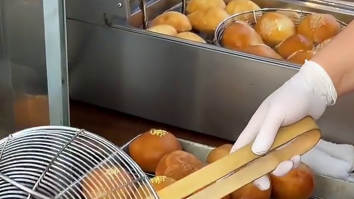 4块多钱一个的油炸老式面包真的太香了！！！