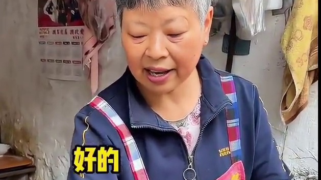 来吃铁手阿姨的锅拉头！料也太太太多吧！