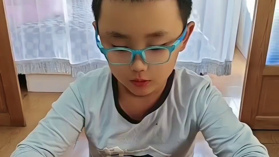 看来套路已经卷到孩子了