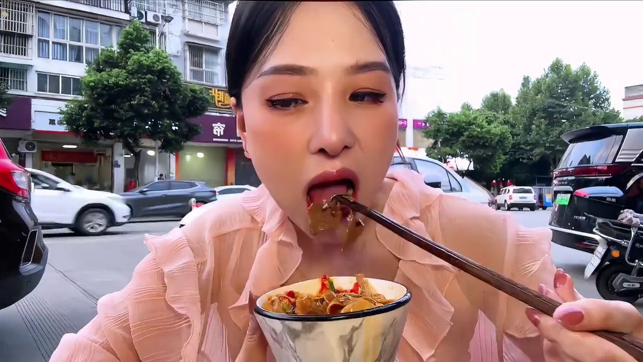 鲜牛杂火锅！开在郫都唐昌这家全是本地人的小店还是太宝藏了。 #牛杂火锅 #地方特色美食 #成都美食 